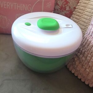 Green and White Salad Spinner